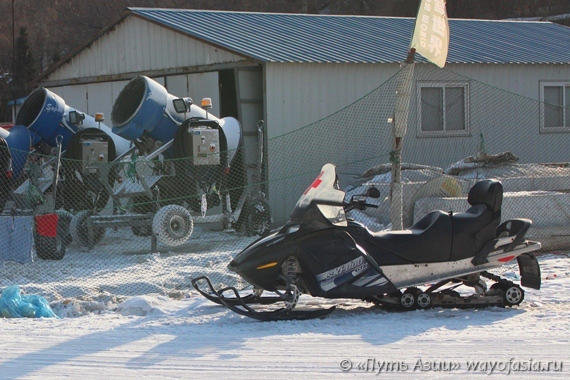 Далянь - горнолыжная база Happy Snow World - скутер скорой помощи