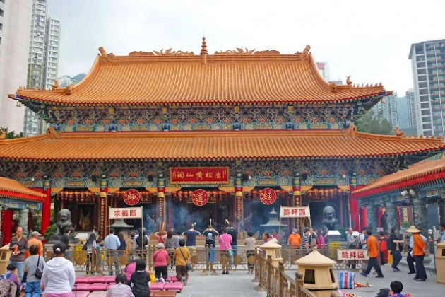 Экскурсия по Гонконгу – предсказание будущего в храме Вонг Тай Син