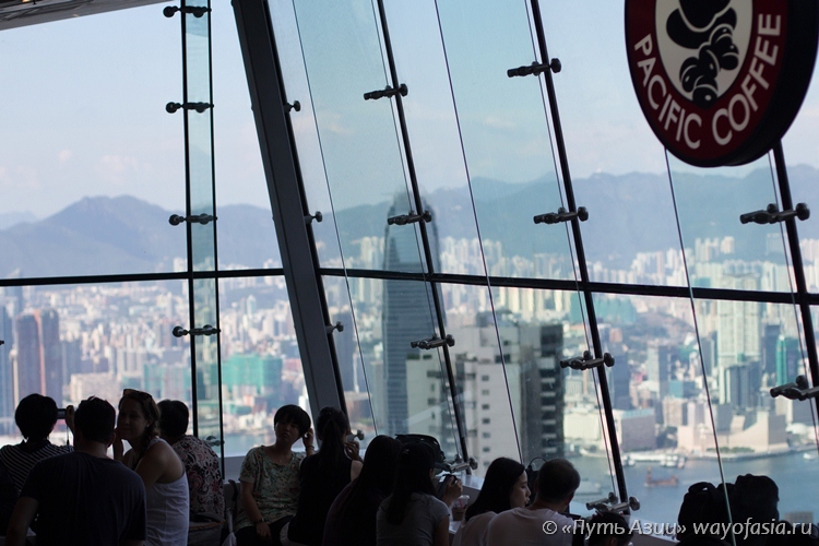 Гонконг – пик Виктория - кафе в Peak Tower с видом на Гонконг