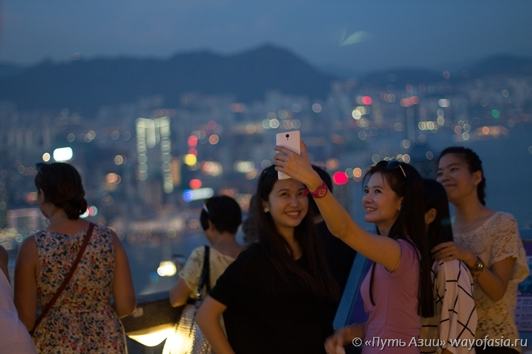 Гонконг – пик Виктория - Фото на фоне ночного Гонконга