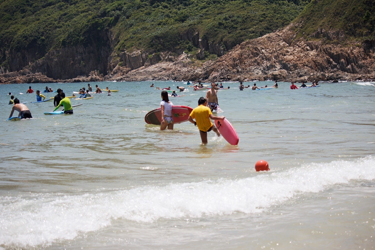 Гонконг - Пляж Big Wave Bay в выходной