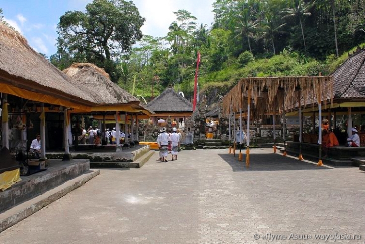 Бали - храм Ганунг Кави