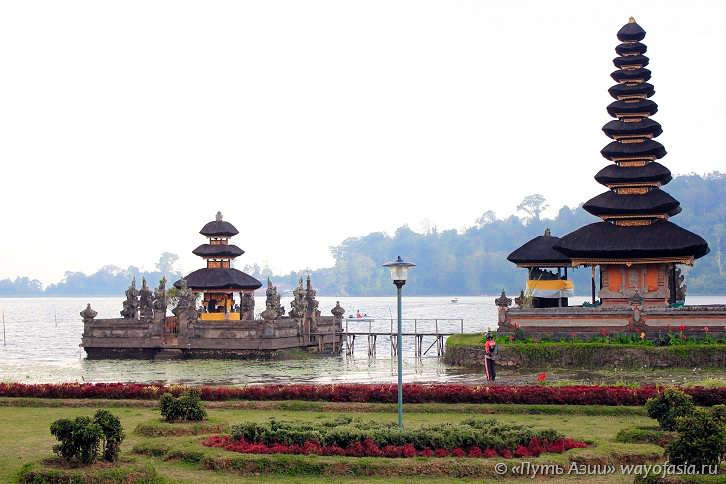 Бали - храм на озере Братан