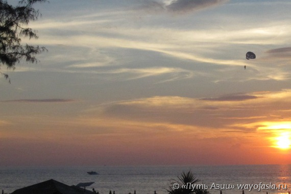 Пхукет – закат на пляже Карон