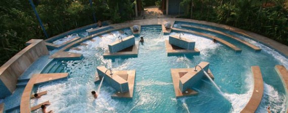 Бухта Ялунвань - отель Resort Horizon - бассейн
