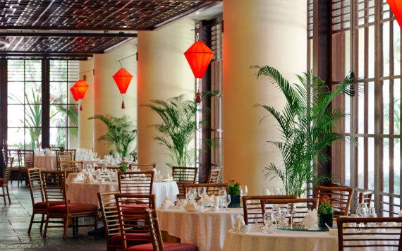 Бухта Ялунвань - отель Sheraton Sanya Resort - ресторан